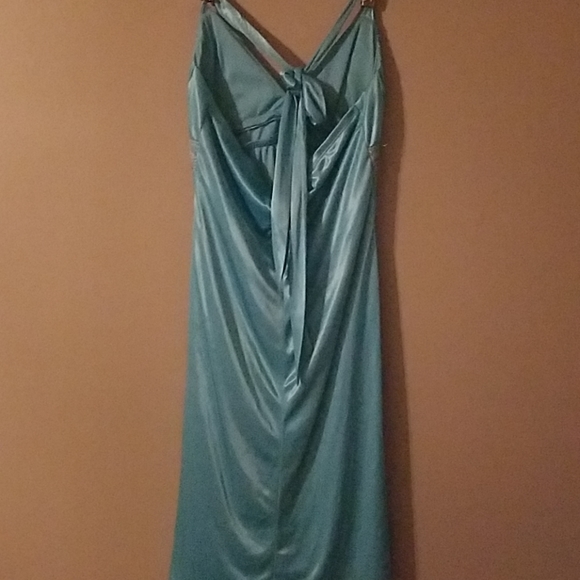 Dress - Picture 3 of 3